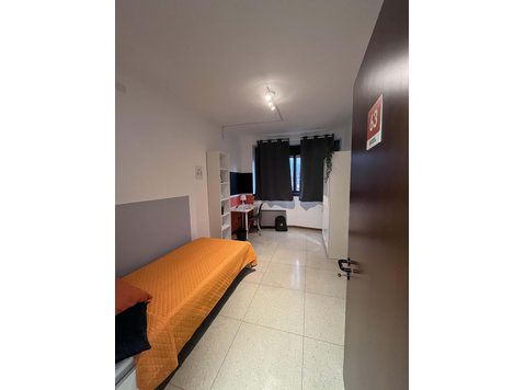 Via Del Brennero 136 - Stanza 63 - Апартаменти