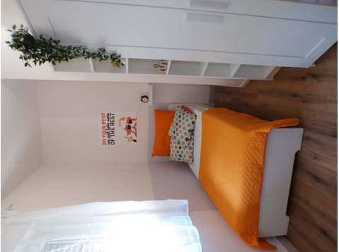 Via Edmund Mach 6 - Stanza 79 - Apartments
