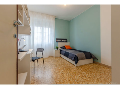VIA UGO FOSCOLO 2A - Stanza 27 - Apartments