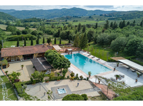 Villa con Piscina sulle colline di Firenze - Apartments