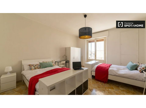 Bett zu vermieten in 7-Zimmer-Wohnung in Florenz - Zu Vermieten