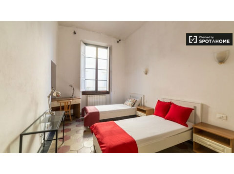 Bed in room for rent in 4-bedroom apartment in Florence - Za iznajmljivanje