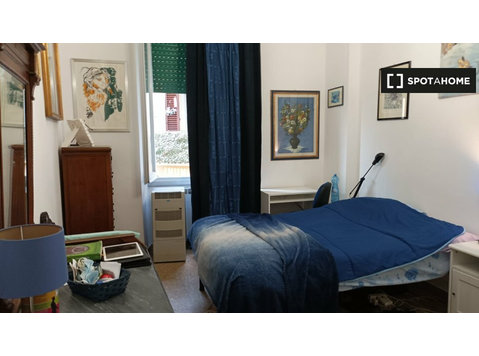 Floransa, Romito'da 3 yatak odalı dairede kiralık oda - Kiralık