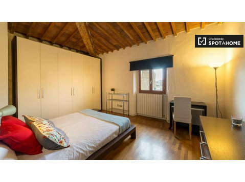 Room for rent in 4-bedroom apartment in Florence - De inchiriat
