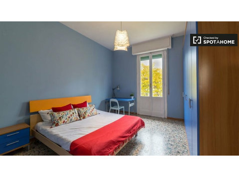Zimmer zu vermieten in 4-Zimmer-Wohnung in Florenz - Zu Vermieten