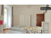 Room for rent in 4-bedroom apartment in Florence - เพื่อให้เช่า