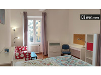 Room for rent in 4-bedroom apartment in Florence - Аренда