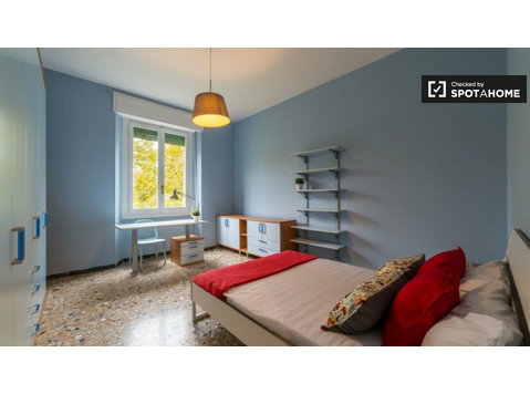 Zimmer zu vermieten in 4-Zimmer-Wohnung in Florenz - Zu Vermieten