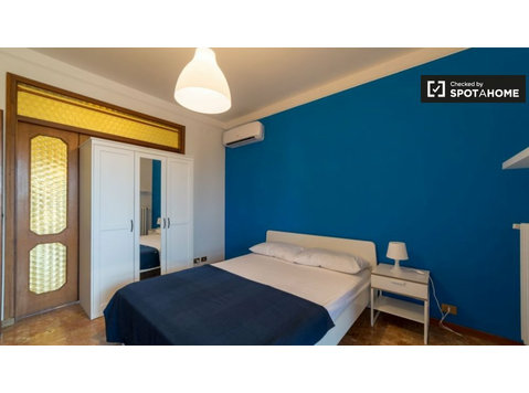 Zimmer zu vermieten in 5-Zimmer-Wohnung in Florenz - Zu Vermieten