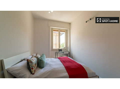 Pokój do wynajęcia w mieszkaniu z 7 sypialniami we Florencji - Do wynajęcia
