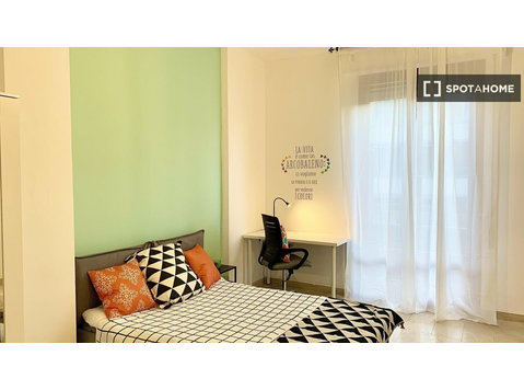 Zimmer zu vermieten in 7-Zimmer-Wohnung in Florenz - Zu Vermieten