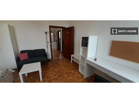 Room for rent in 7-bedroom house in Florence - За издавање