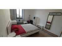Stanza in affitto in casa con 7 camere da letto a Firenze - In Affitto