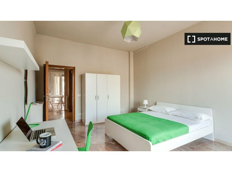 Pokój w apartamencie z 5 sypialniami w Rifredi, Florencja - Do wynajęcia