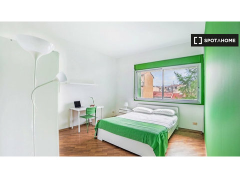 Room in a 5-bedroom apartment in Porta al Prato, Florence - For Rent
