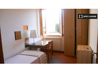 Room in shared apartment in Florence - เพื่อให้เช่า