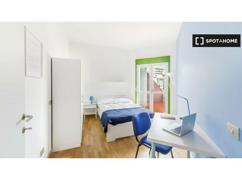 Sonniges Zimmer in 4-Zimmer-Wohnung in Novoli, Florenz - Zu Vermieten