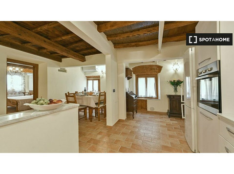 Floransa'da kiralık 3 yatak odalı daire - Apartman Daireleri