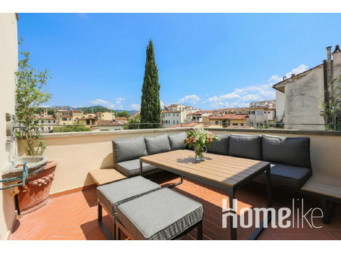 4 BED WITH TERRACE IN THE HEART OF FLORENCE - Квартиры