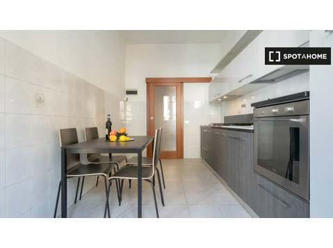 4-Zimmer-Wohnung zu vermieten in Novoli, Florenz - Wohnungen