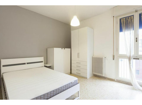 Ampia stanza in Via Targioni Tozzetti - Appartamenti