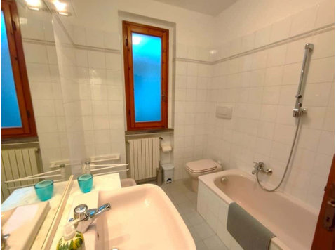 Camera privata in Via Calzolari 29 - Mieszkanie