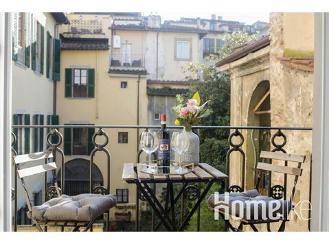 EXCLUSIVE LUXURY STEPS AWAY FROM VIA TORNABUONI - Apartments