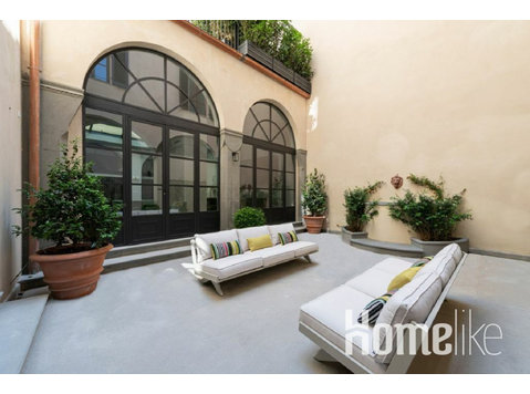 LUXURIOUS RESIDENCE IN THE HEART OF FLORENCE - آپارتمان ها