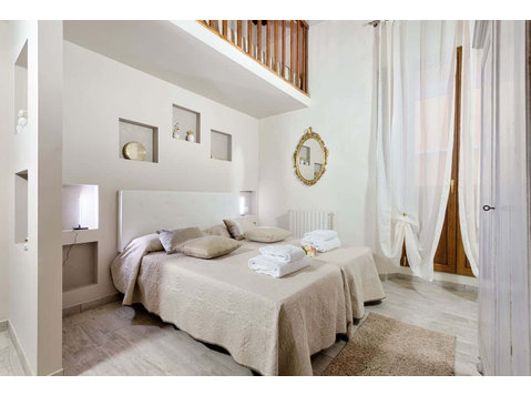 Santa Croce Cathedral - Apartments