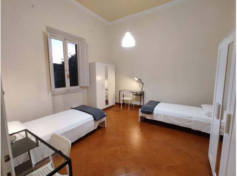 Stanza condivisa in Viale Dei Mille 32 - Mieszkanie