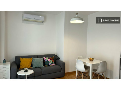 Studio zu vermieten in Novoli-Firenze Nova, Florenz - Wohnungen