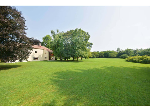 Importante villa moderna di architettura con grande parco -… - Apartments