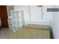 Room for rent in 4-bedroom apartment in Elce, Perugia - K pronájmu