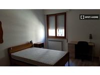 Room for rent in 4-bedroom apartment in Perugia - For Rent