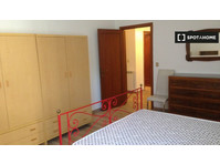 Affittasi stanza in appartamento con 4 camere da letto a… - In Affitto