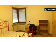 Room for rent in 4-bedroom apartment in Perugia - Аренда