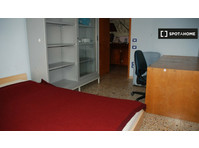 Room for rent in 5-bedroom apartment in Perugia - 임대