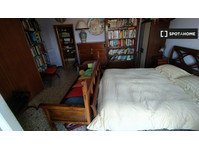 Room for rent in 5-bedroom apartment in Perugia - Аренда