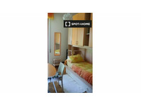 Room for rent in 5-bedroom apartment in Perugia - K pronájmu