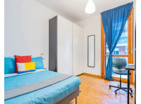 Stanza in Via Roberto Schumann - Apartments