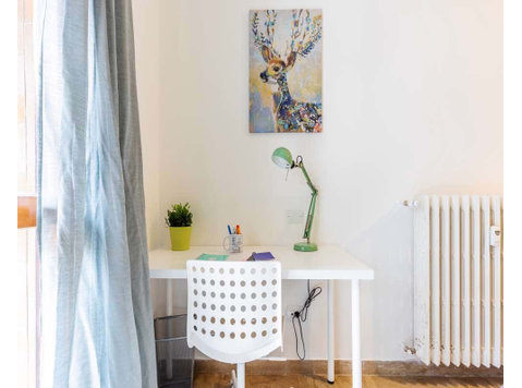 Stanza in Via Roberto Schumann - Apartments