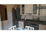 Room for rent in 5-bedroom apartment in Padua ONLY FEMALES - Aluguel
