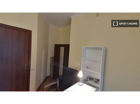 Room for rent in 5-bedroom apartment in Padua ONLY FEMALES - For Rent