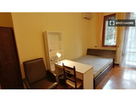 Zimmer zu vermieten in einer 5-Zimmer-Wohnung in Padua NUR… - Zu Vermieten