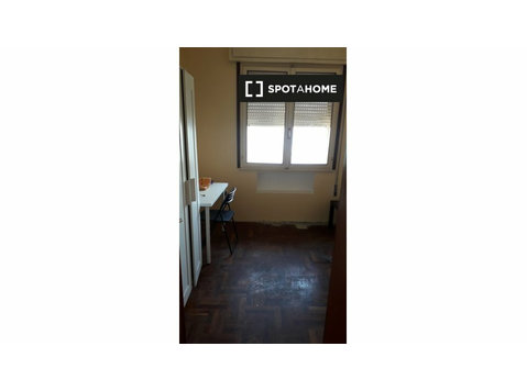 Rooms for rent in 3-bedroom apartment in Padua - Ενοικίαση