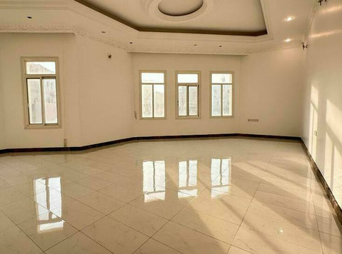 3 Bedroom Floor in Abul Hasaniya - Apartman Daireleri