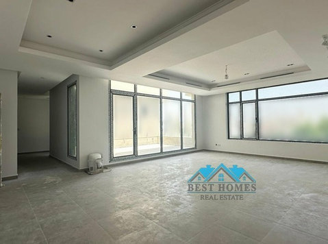 4 BR Floor in Bayan - Apartemen