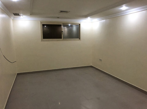 3 bedrooms basement flat in salwa - குடியிருப்புகள்  