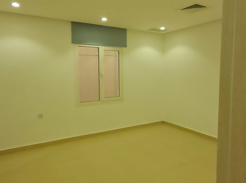 4 master bedrooms flat in salwa - اپارٹمنٹ
