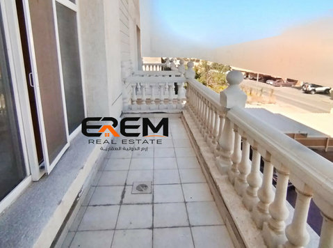 A floor 4rent: in Al-finutees  with balconies & Driver room - اپارٹمنٹ